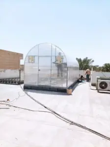 نظام البرج الهرمي لزراعة الفراولة والورقيات في المنازل بدون تربة